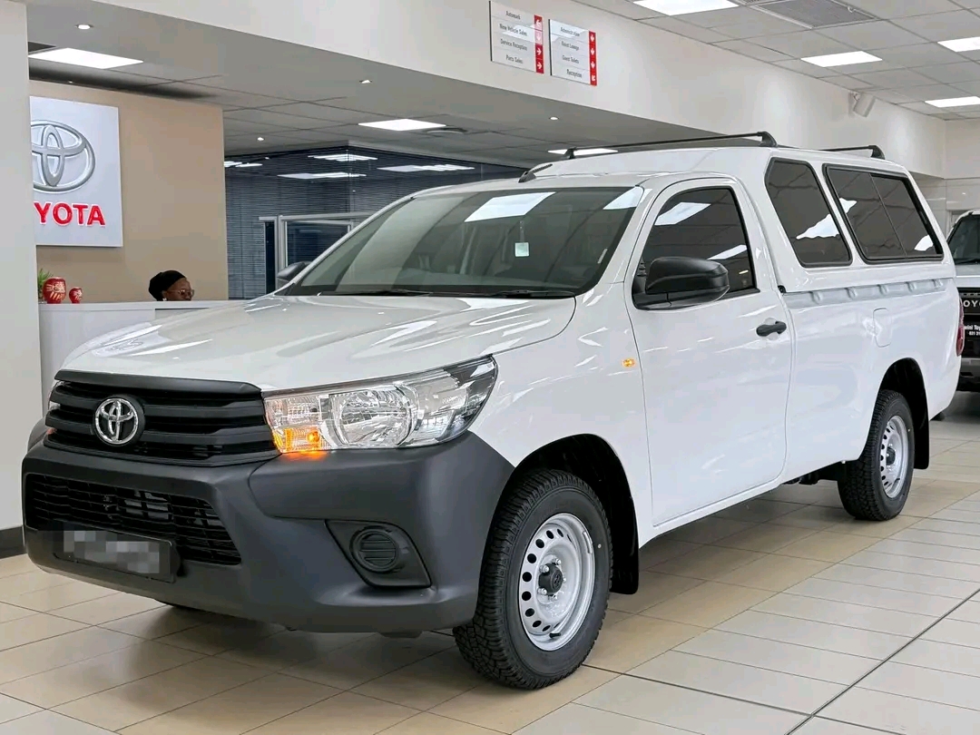 
								Toyota Hilux Single-Cab 2.4GD full									