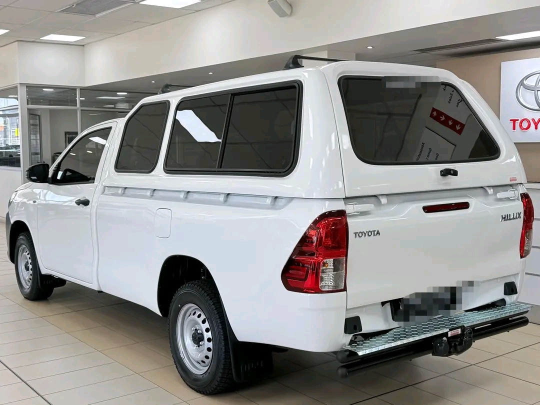 
								Toyota Hilux Single-Cab 2.4GD full									