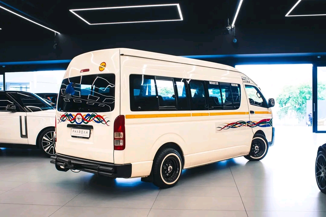 
								Toyota Quantum 2.7 full									