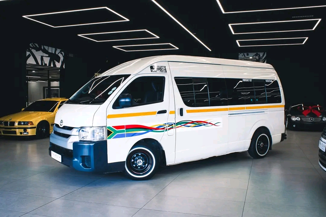 
								Toyota Quantum 2.7 full									