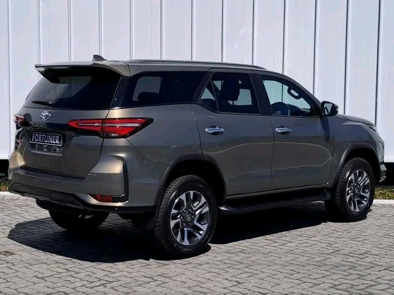 
								Toyota Fortuner 2.8GD-6 VX full									
