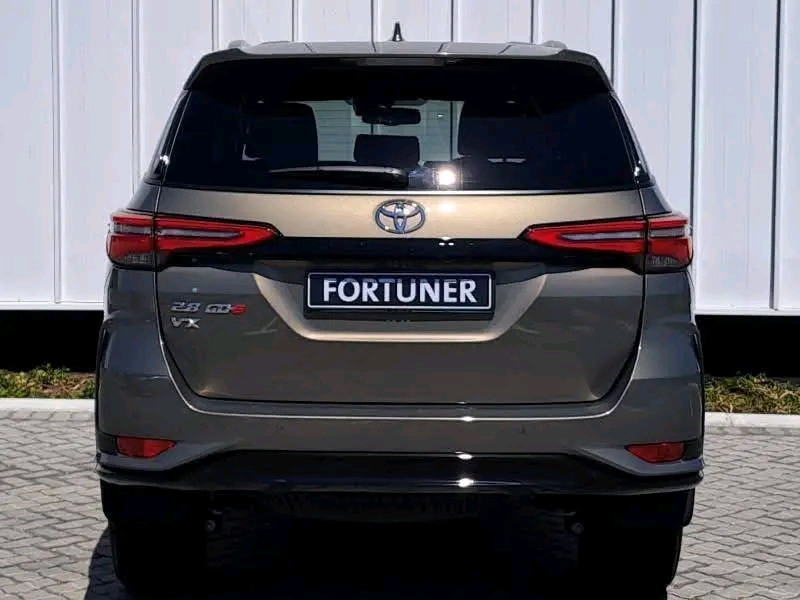 
								Toyota Fortuner 2.8GD-6 VX full									