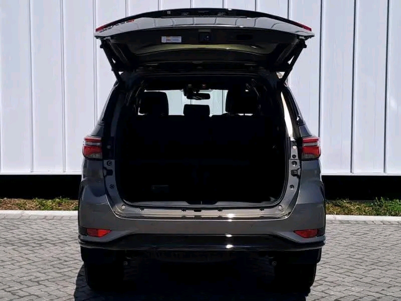 
								Toyota Fortuner 2.8GD-6 VX full									